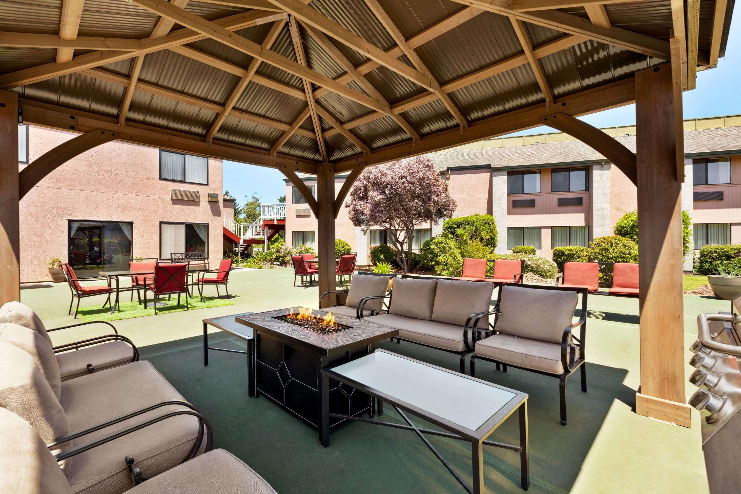 Hotel Ramada By Wyndham Arcata Exterior foto
